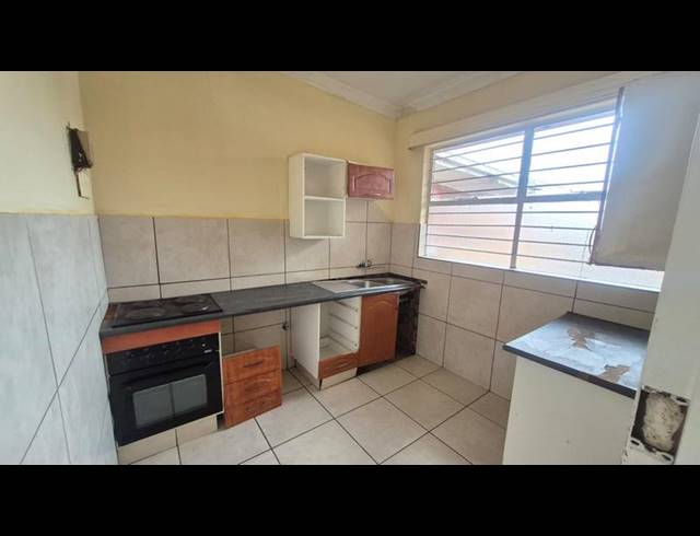 2 BEDROOM APARTMENT FOR SALE IN KRUGERSDORP CENTRAL